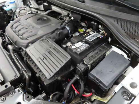 Used 2019 Volkswagen Tiguan SE image 21