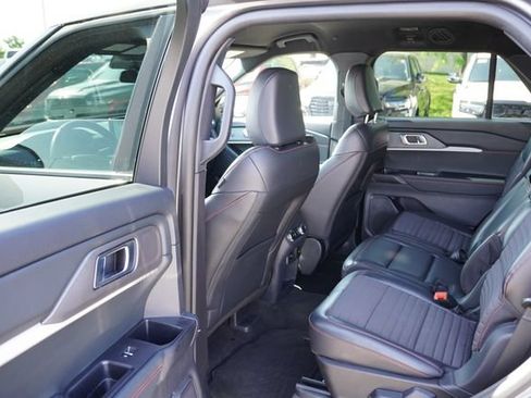 Used 2025 Ford Explorer ST-Line w/ ST-Line Street Pack AWD/4WD image 16
