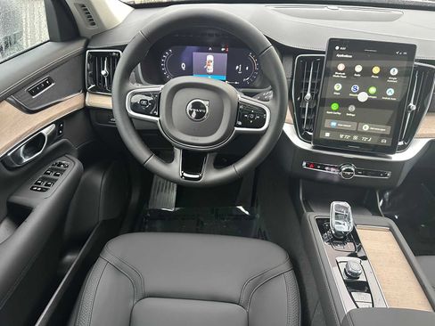 New 2026 Volvo XC90 B5 Core w/ Protection Package Premier image 18