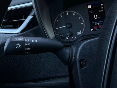 Used 2025 Toyota Corolla LE image 31