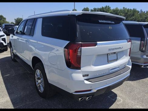 Used 2026 GMC Yukon XL Denali RWD image 2