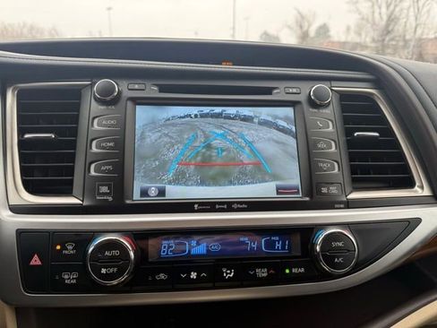 Used 2017 Toyota Highlander Limited Platinum image 14