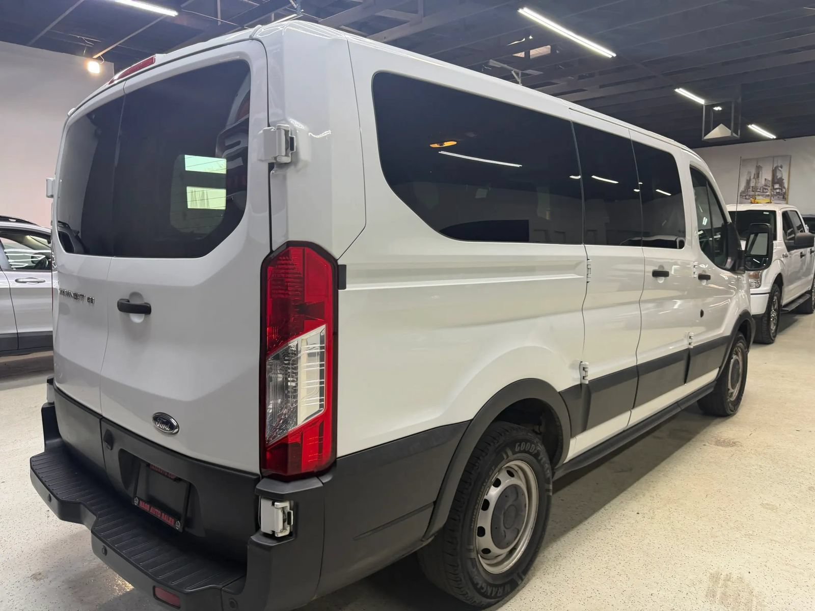 Used 2018 Ford Transit 150 XL RWD image 12