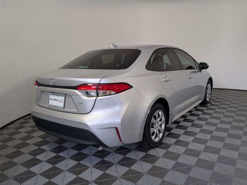 Used 2023 Toyota Corolla LE image 6