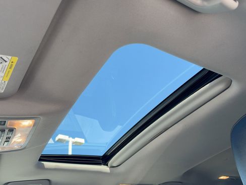 Used 2016 Toyota Highlander XLE image 16