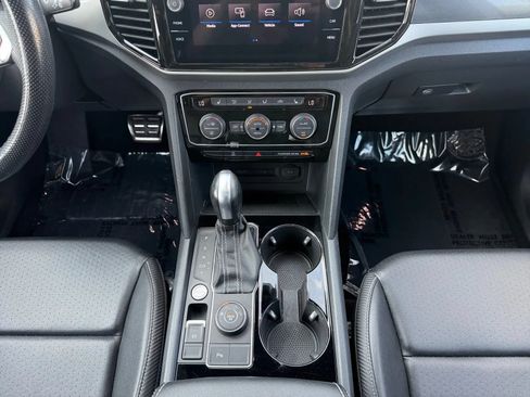 Used 2022 Volkswagen Atlas Cross Sport SEL R-Line AWD/4WD image 18
