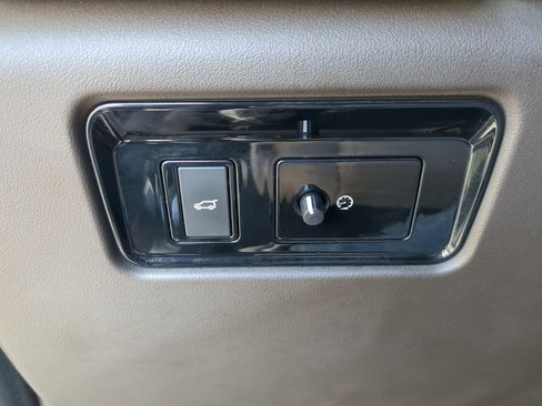 Used 2018 Jaguar F-PACE Prestige image 28