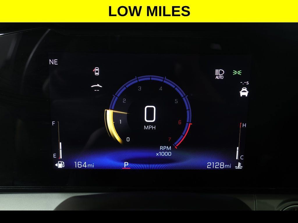 Used 2025 Chevrolet Trax LT w/ Driver Confidence Package FWD image 4