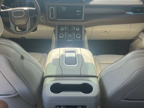 Used 2023 GMC Yukon Denali AWD/4WD image 8