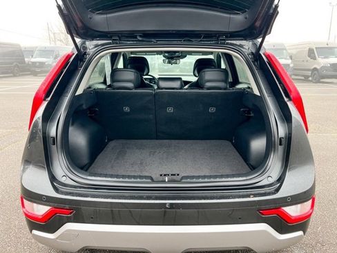 Used 2024 Kia Niro EX image 9