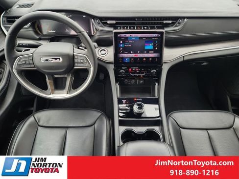 Used 2025 Jeep Grand Cherokee Limited w/ Luxury Tech Group II image 28