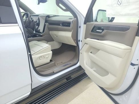 New 2026 GMC Yukon XL Denali w/ Denali Reserve Package AWD/4WD image 9