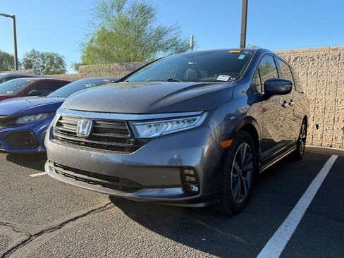 Used 2024 Honda Odyssey Touring image 2