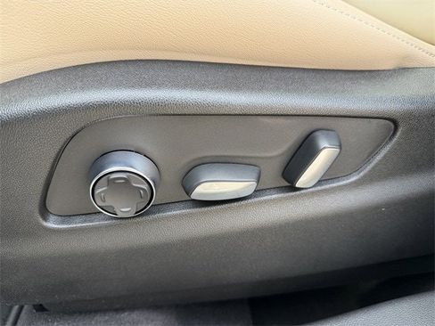 Used 2025 Cadillac XT4 Premium Luxury image 25