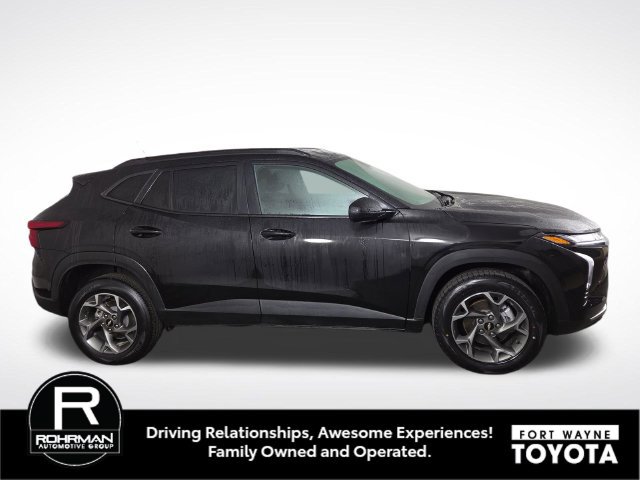 Used 2025 Chevrolet Trax LT FWD image 5