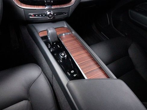 Used 2024 Volvo XC60 T8 Plus w/ Climate Package image 9