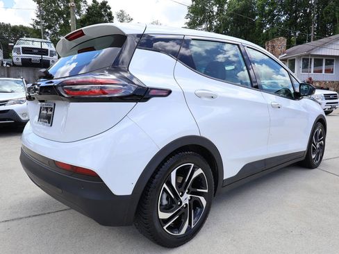 Used 2022 Chevrolet Bolt LT w/ Infotainment Package FWD image 7