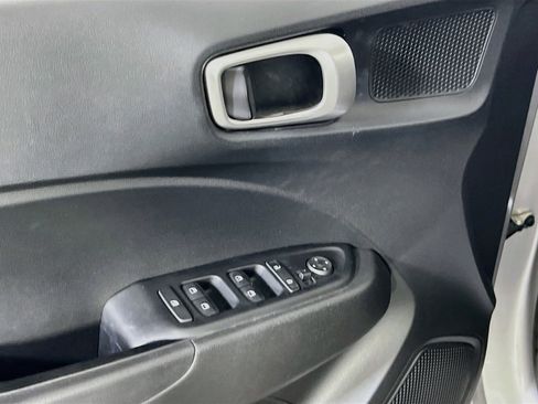 Used 2023 Hyundai Venue SEL FWD image 17