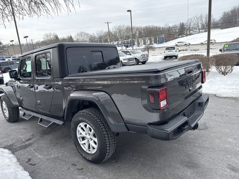 Used 2023 Jeep Gladiator Sport image 6