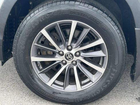 Used 2018 Toyota Highlander XLE AWD/4WD image 12