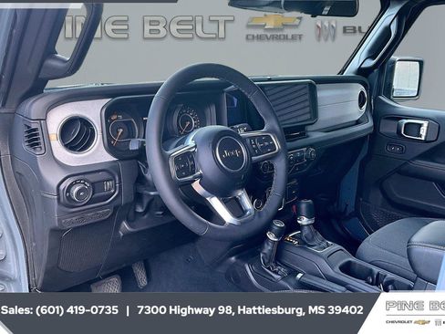 Used 2026 Jeep Wrangler Unlimited Sahara AWD/4WD image 12