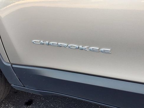Used 2020 Jeep Cherokee Latitude Plus w/ Cold Weather Group AWD/4WD image 31