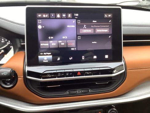 Certified 2024 Jeep Compass Limited image 13