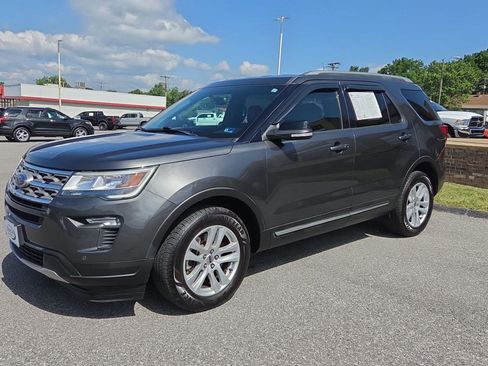 Used 2018 Ford Explorer XLT w/ Equipment Group 202A AWD/4WD image 7