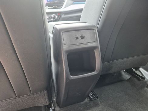 Used 2025 Chevrolet Trax LT w/ LT Convenience Package FWD image 24