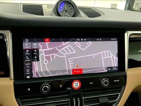 Certified 2023 Porsche Macan AWD/4WD image 37