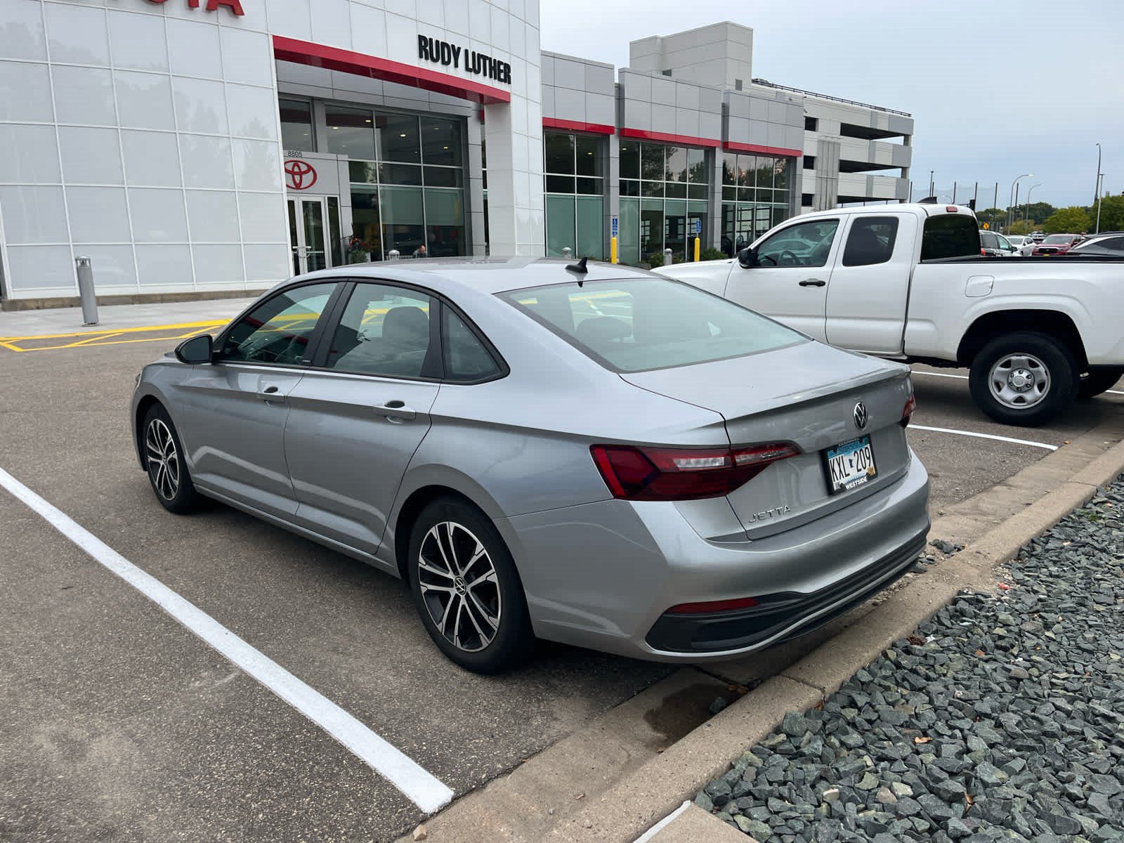Used 2023 Volkswagen Jetta Sport FWD image 4