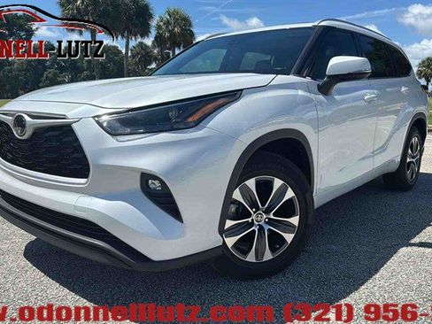 Used 2022 Toyota Highlander XLE FWD image 1