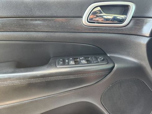 Used 2018 Jeep Grand Cherokee Laredo RWD image 23