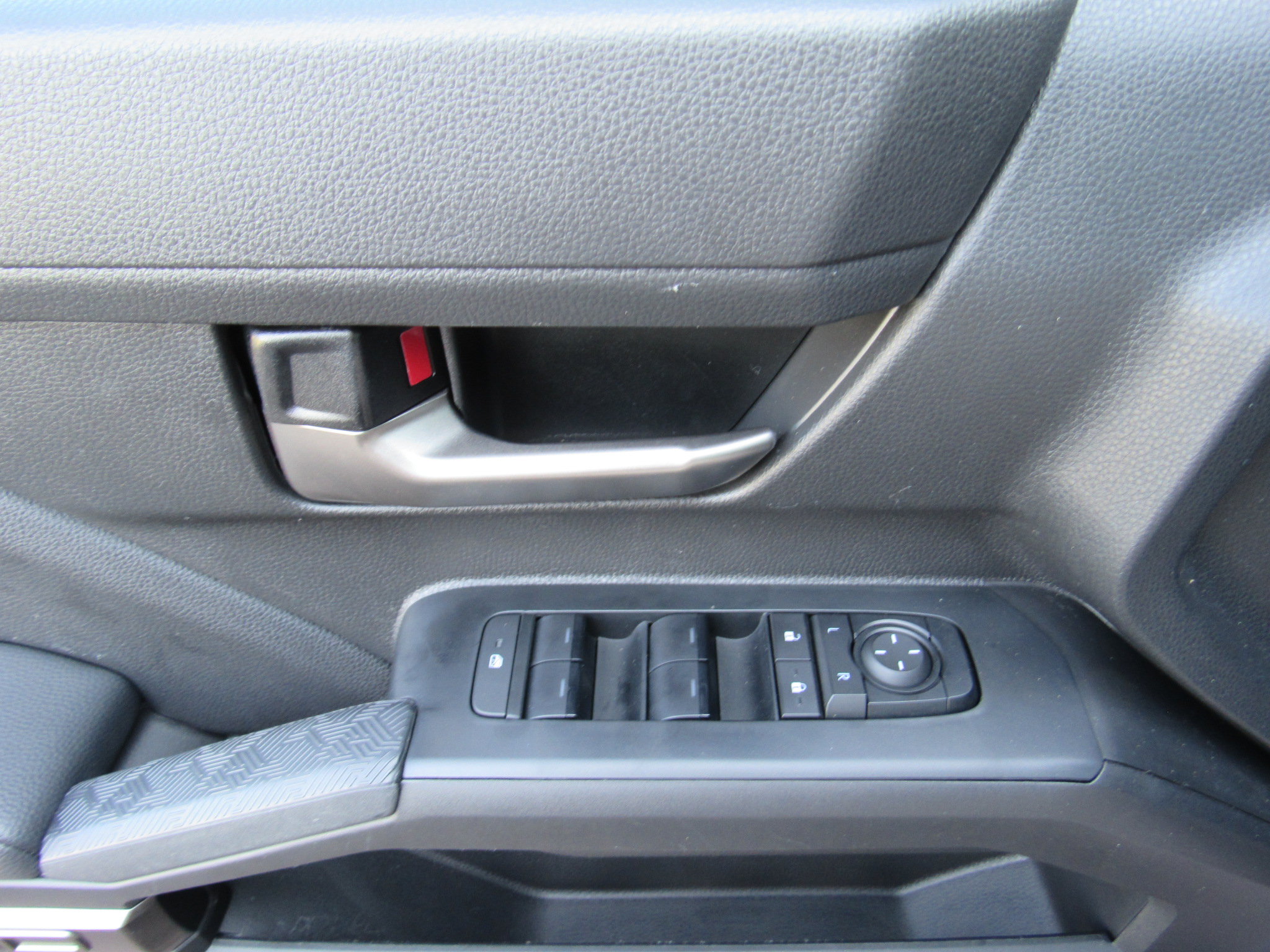 Used 2025 Toyota Tacoma TRD Sport w/ Blackout Package (GST) AWD/4WD image 13