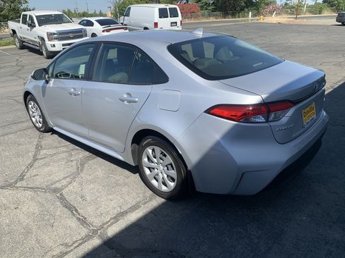 Used 2023 Toyota Corolla LE FWD image 3