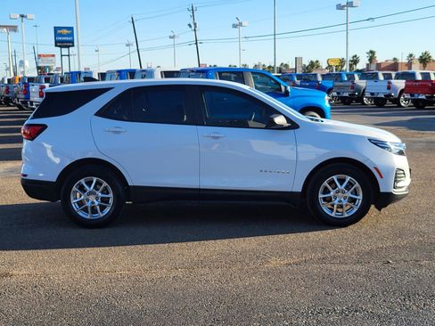 Used 2022 Chevrolet Equinox LS w/ LS Convenience Package image 6