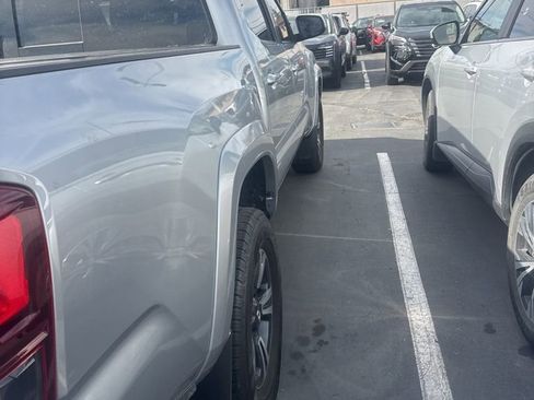 Used 2018 Toyota Tacoma TRD Sport RWD image 5