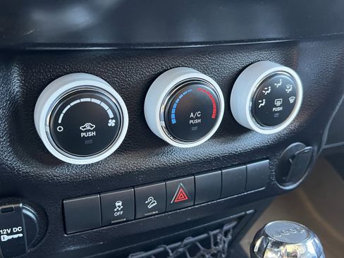 Used 2018 Jeep Wrangler Unlimited Sport image 30