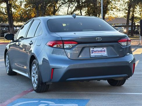 Used 2021 Toyota Corolla LE image 5