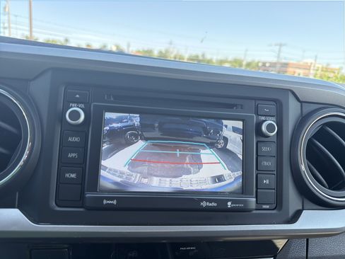 Certified 2018 Toyota Tacoma SR5 AWD/4WD image 18
