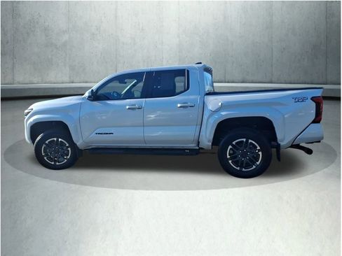 Used 2024 Toyota Tacoma TRD Sport image 4