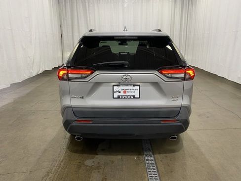 Certified 2019 Toyota RAV4 XLE w/ Convenience Package image 5