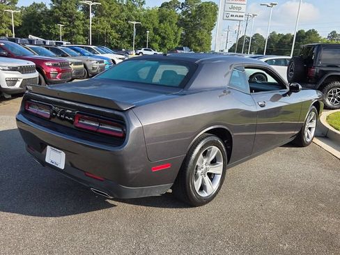 Used 2018 Dodge Challenger SXT RWD image 12