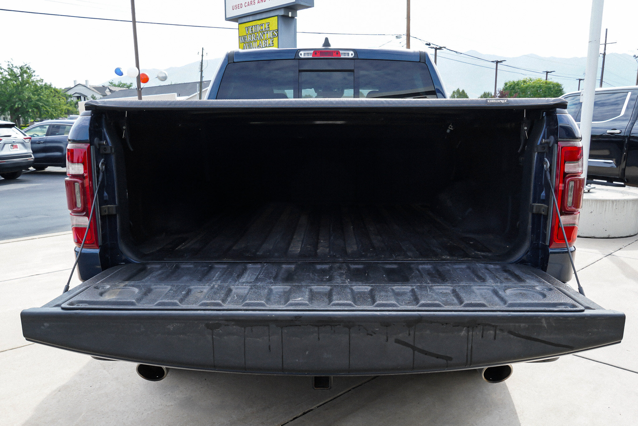Used 2022 RAM 1500 Laramie AWD/4WD image 14