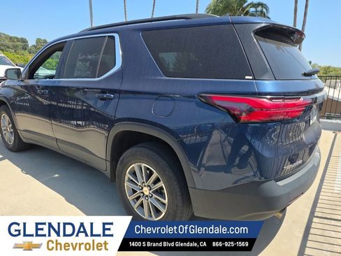 Used 2023 Chevrolet Traverse LT FWD image 3