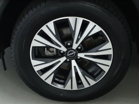 Used 2023 Nissan Rogue SV image 39