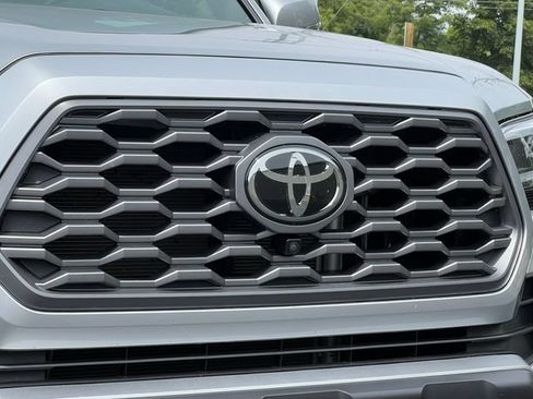 Used 2023 Toyota Tacoma TRD Off-Road w/ TRD Premium Off Road Package AWD/4WD image 53