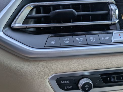 Used 2022 BMW X5 xDrive40i w/ Premium Package image 31