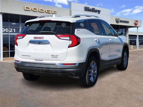 Used 2024 GMC Terrain SLT image 3