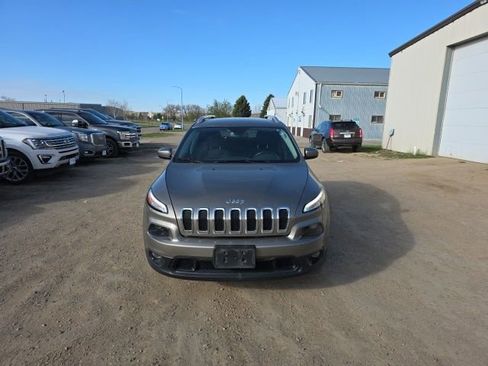 Used 2016 Jeep Cherokee Latitude w/ Cold Weather Group AWD/4WD image 2